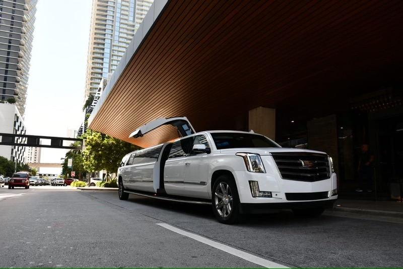 Corporate Transportation Limo by Vip Execucar Limos